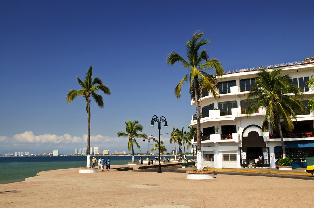 El Malecon starts next to the Rosita hotel