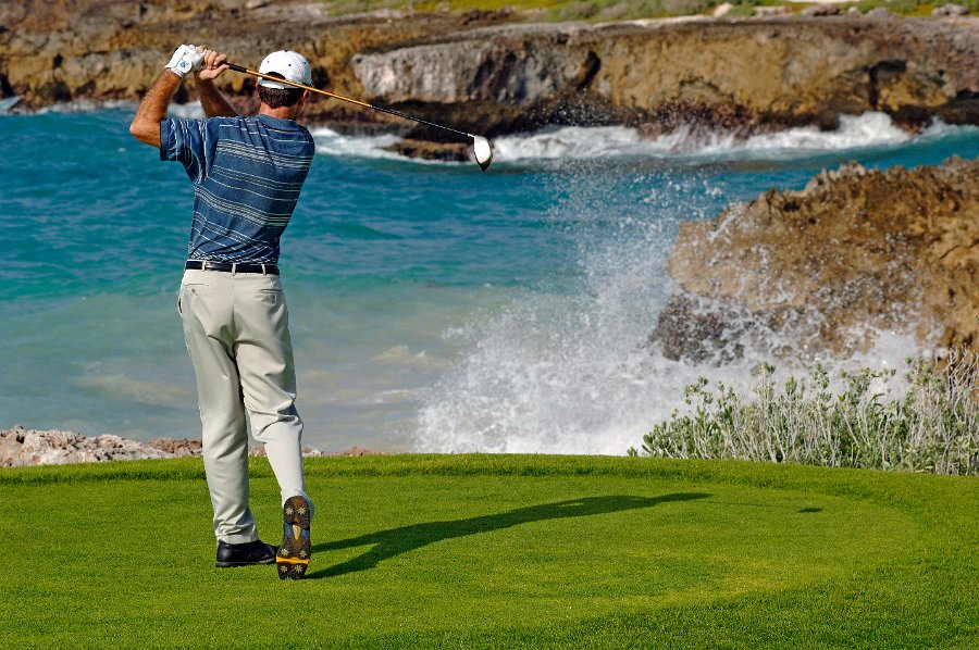 A man playing golf in Punta Cana 