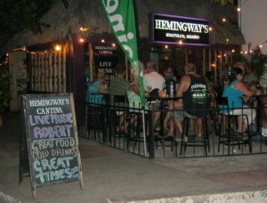 Hemingway's Cantina - night club Huatulco