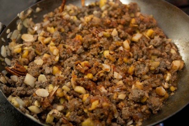 Minced meat filling for the chile en nogada recipe