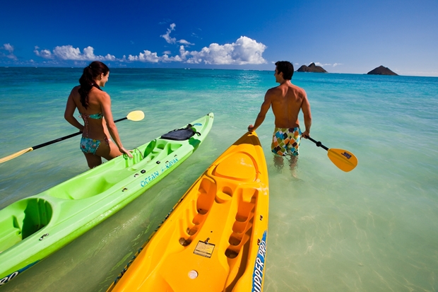 A couple gets ready to set out on kayas in Oahu