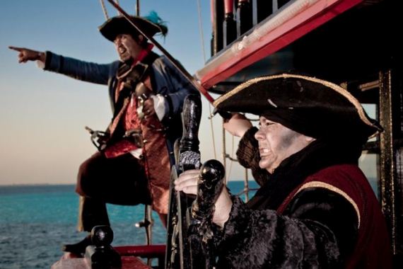 things to do in cancun -Pirates of the Captain Hook pirate tour