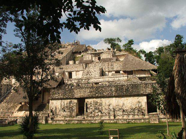 The tallest pyramid at Ek Balam, called 'El Torre', contains a masoleum and well-preserved stucco pieces