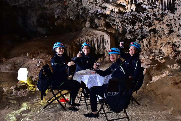 Rio Secreto cave picnic lunch