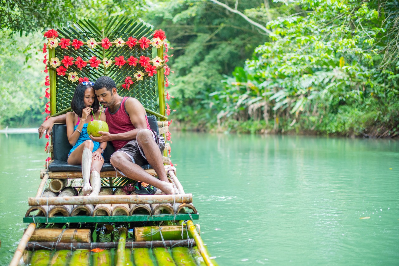 Chukka-Rafting-Romantic-Couple