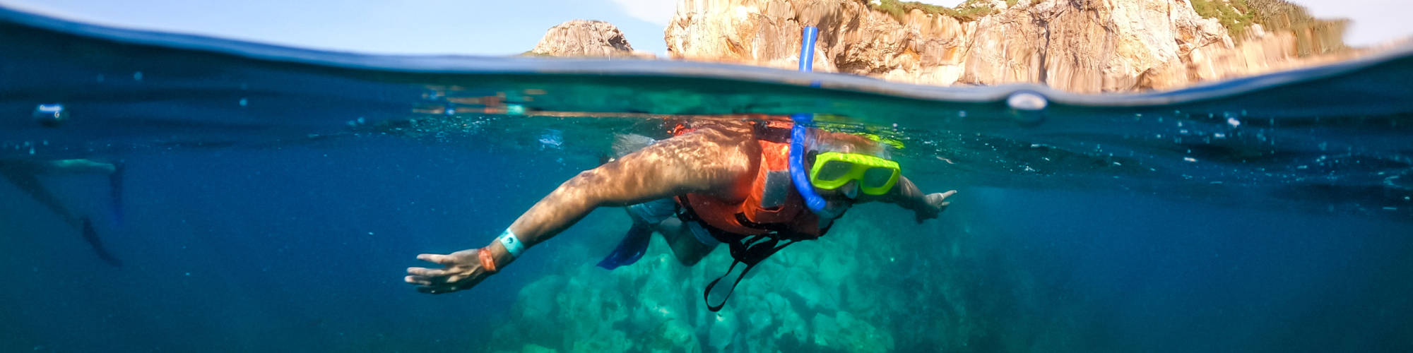 Man snorkeling in one of the best spots in the world: Los Cabos